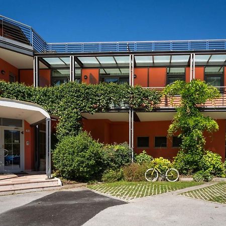 Hotel Due Laghi Padergnone Exterior foto
